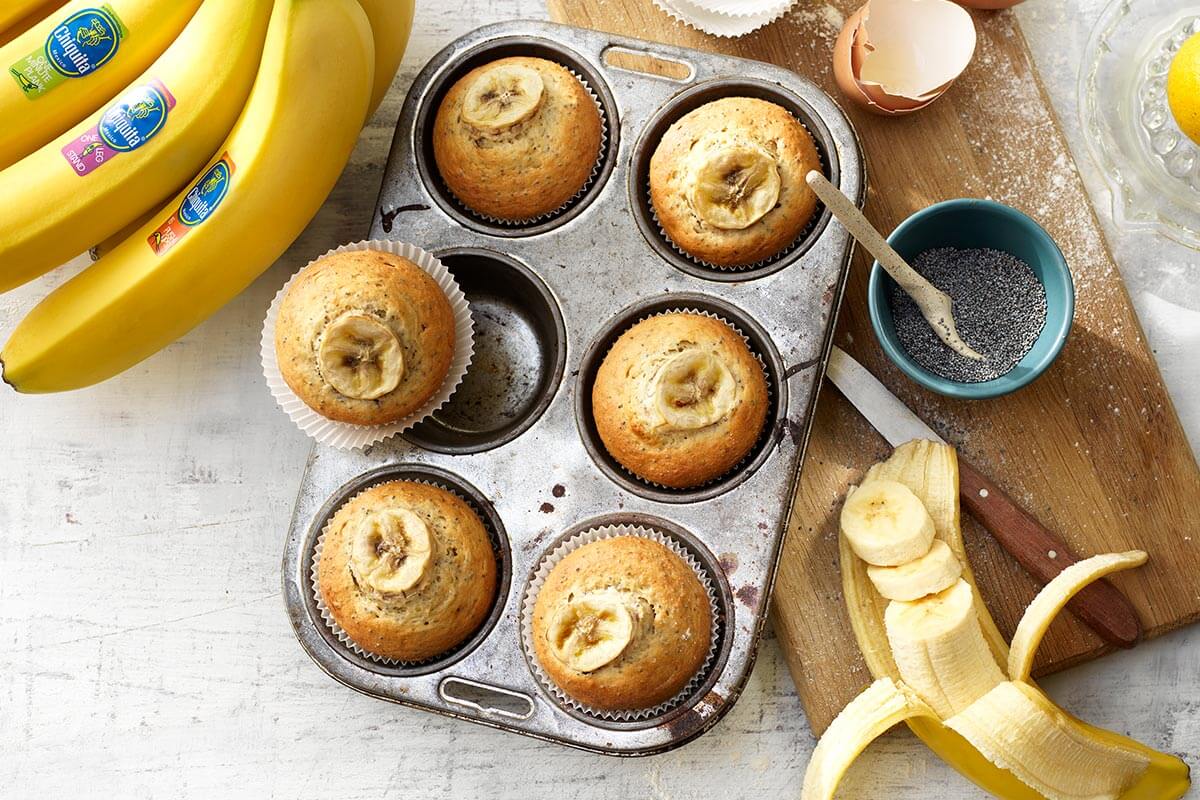 Lemon chia seeds muffins with Chiquita banana