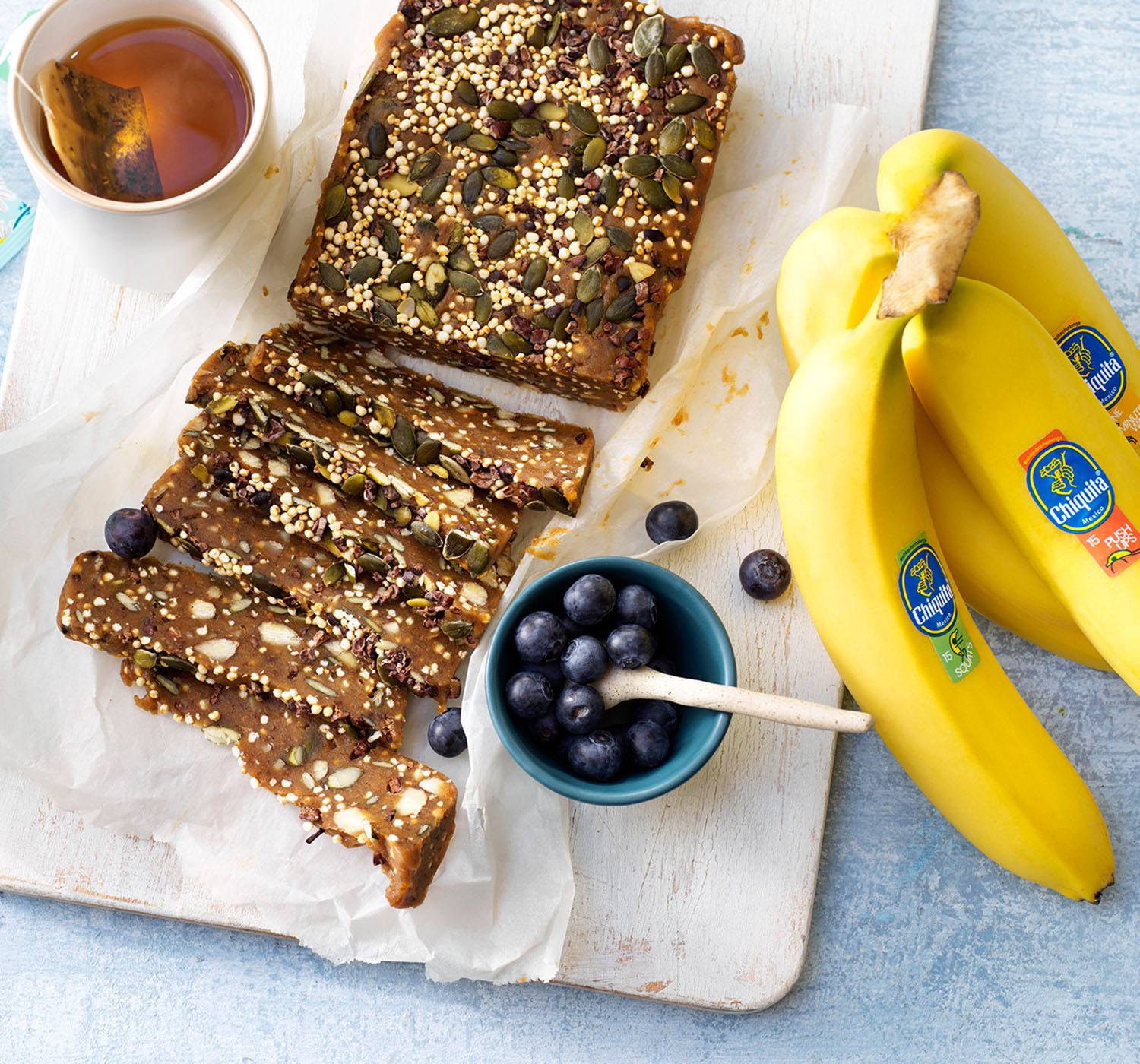 Puffed quinoa power bars with Chiquita banana and pumpkin seeds