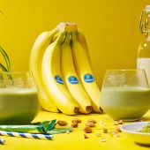 Frozen banana & matcha smoothie by Chiquita