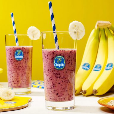 Healthy breakfast banana smoothie with oats by Chiquita