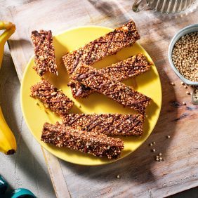 Energy bars with puffed-quinoa, peanut butter and banana